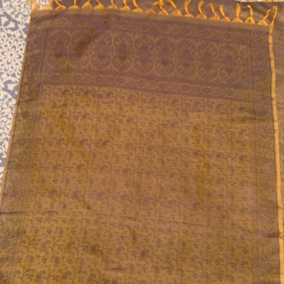 Beautiful Handspun scarf 🧣 purple and yellow - Picture 3 of 7